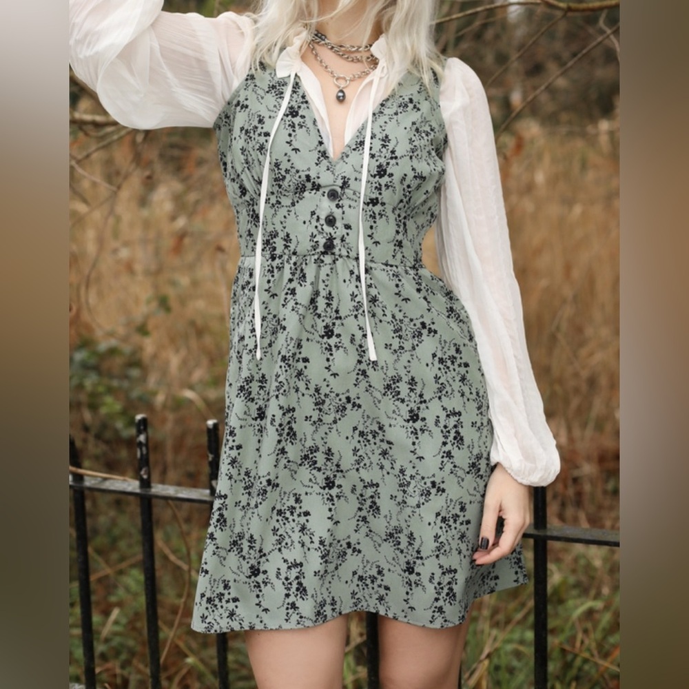 Disturbia Dress
Used twice.
